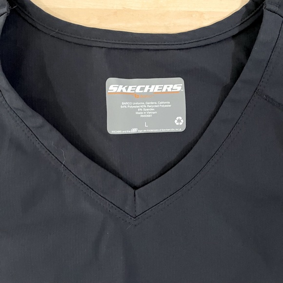 Dark Gray Skechers Scrub top - Picture 2 of 2
